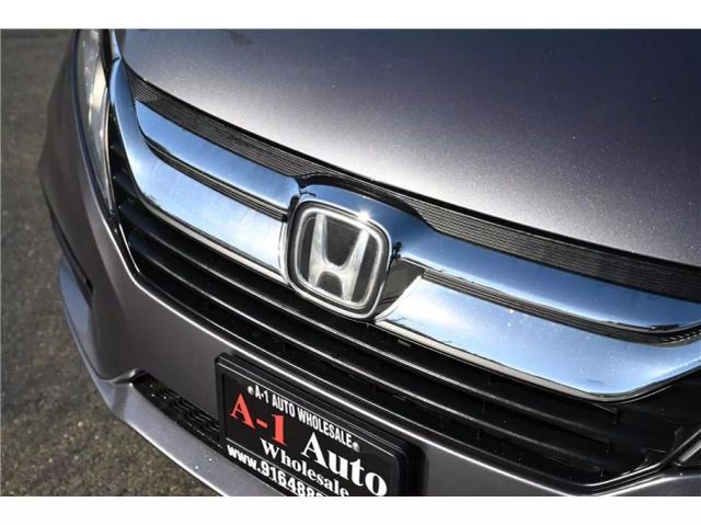 Vehicle image 10 of 44