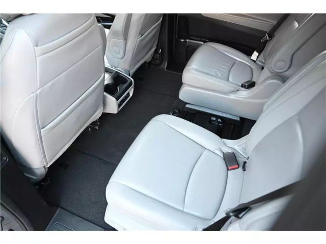 Vehicle image 26 of 44