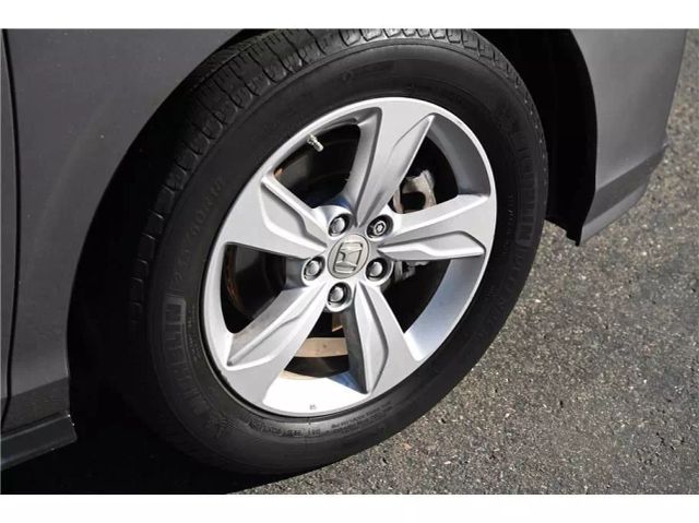 Vehicle image 9 of 44