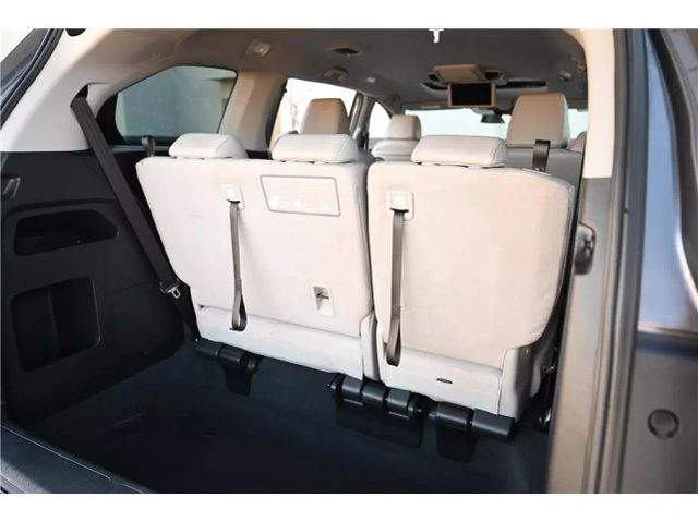 Vehicle image 19 of 44