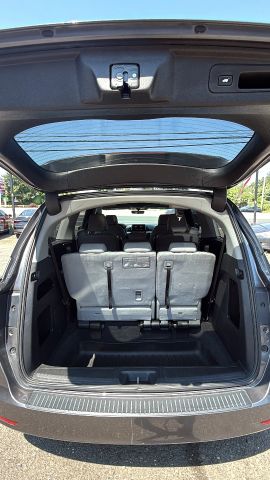 Vehicle image 10 of 19