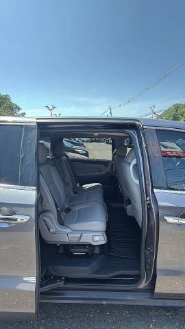Vehicle image 11 of 19