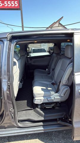 Vehicle image 9 of 19