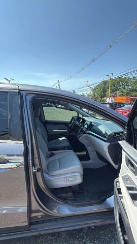 Vehicle image 15 of 19