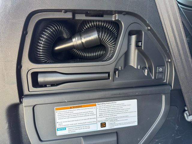 Vehicle image 23 of 52