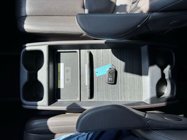 Vehicle image 36 of 52