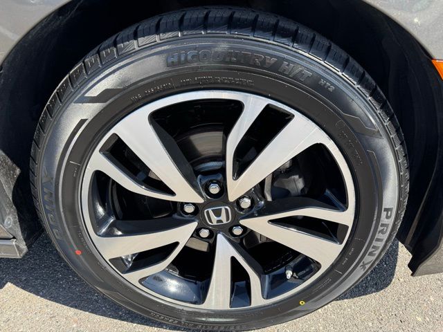 Vehicle image 13 of 52