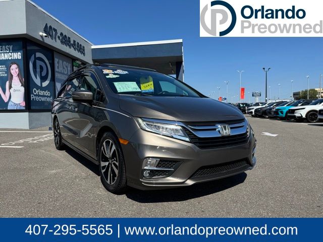 Vehicle image 4 of 52