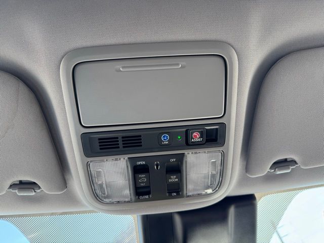 Vehicle image 31 of 52