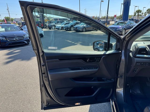 Vehicle image 24 of 52
