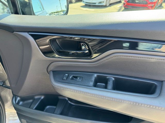 Vehicle image 48 of 52