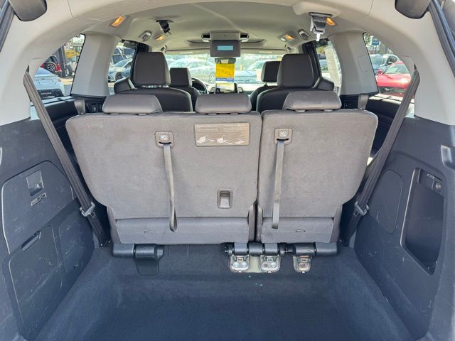 Vehicle image 20 of 52