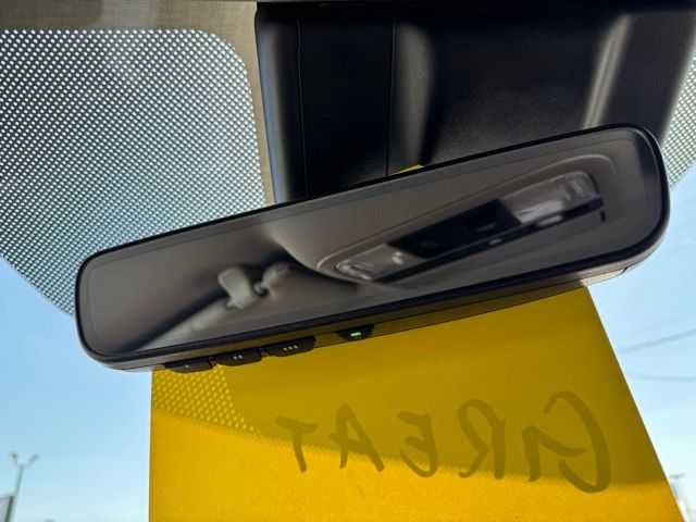 Vehicle image 32 of 52