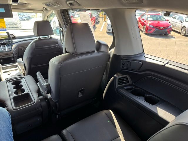 Vehicle image 45 of 52