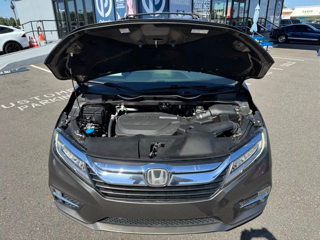 Vehicle image 17 of 52
