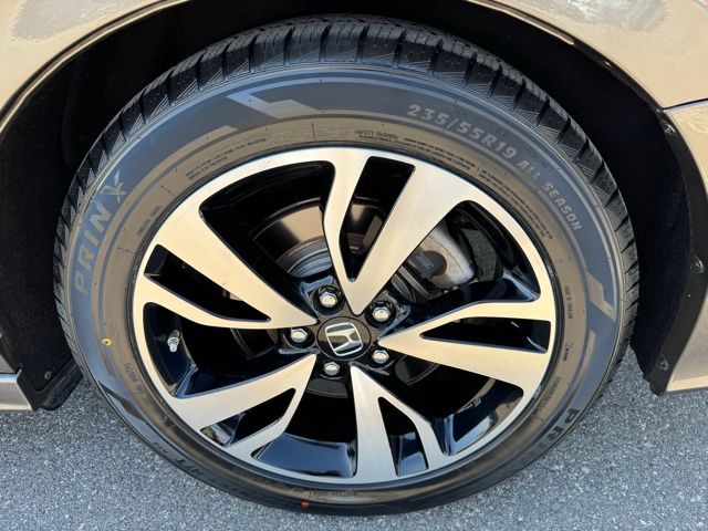 Vehicle image 15 of 52