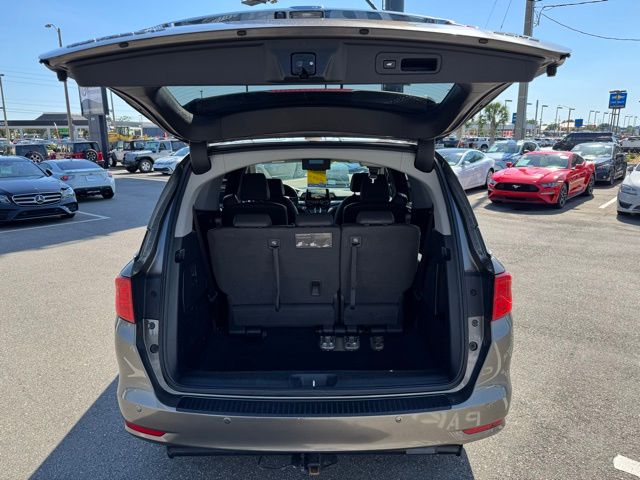 Vehicle image 19 of 52