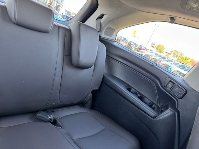 Vehicle image 42 of 52