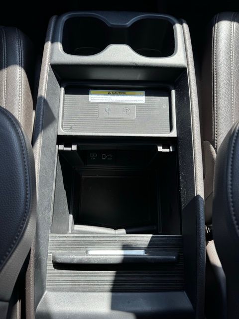 Vehicle image 37 of 52
