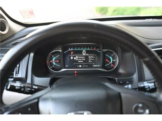 Vehicle image 25 of 32