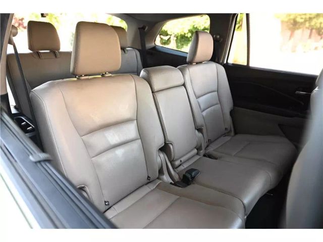 Vehicle image 13 of 32