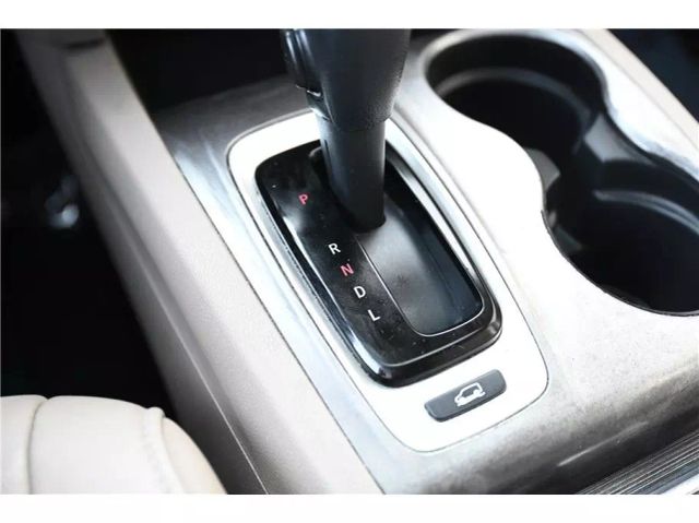 Vehicle image 29 of 32