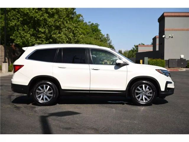 Vehicle image 4 of 32