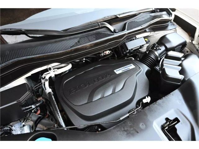 Vehicle image 10 of 32