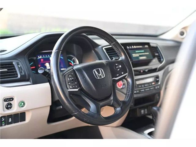 Vehicle image 22 of 32