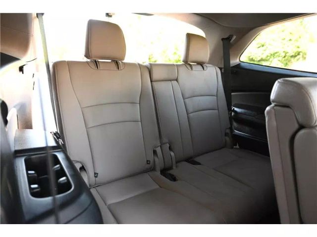 Vehicle image 15 of 32