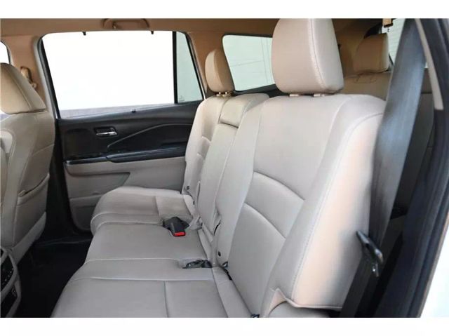 Vehicle image 18 of 32