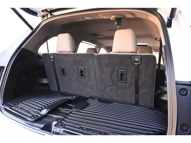 Vehicle image 16 of 32