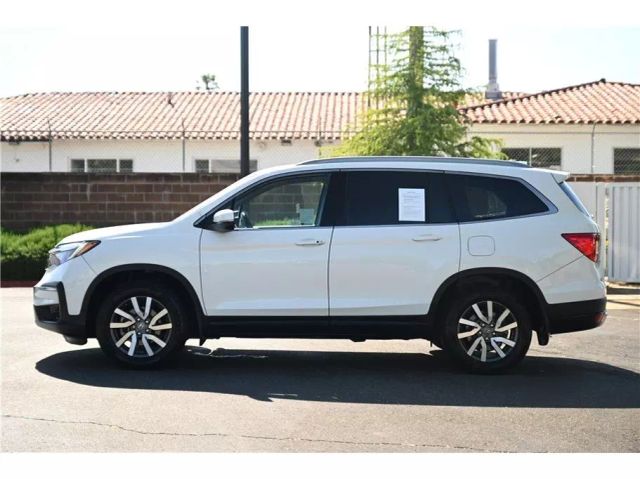 Vehicle image 8 of 32