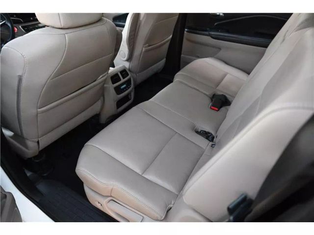 Vehicle image 17 of 32