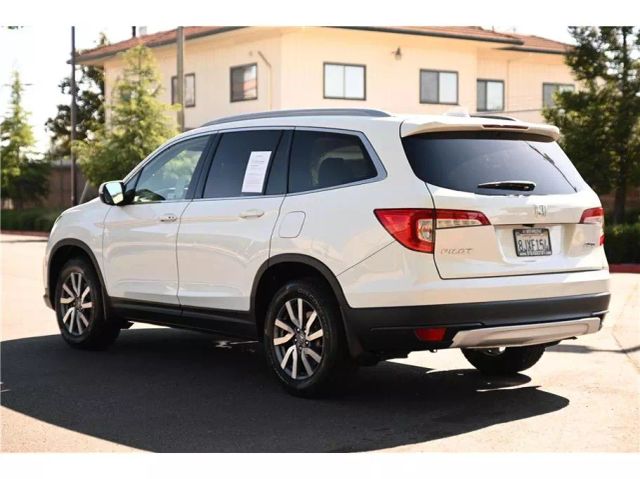Vehicle image 7 of 32