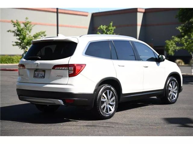 Vehicle image 5 of 32