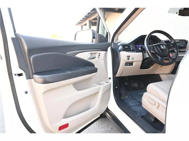 Vehicle image 20 of 32