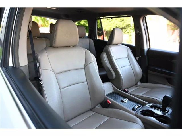 Vehicle image 11 of 32