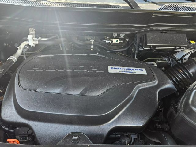 Vehicle image 22 of 77