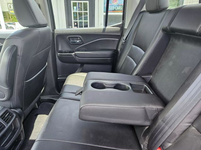 Vehicle image 36 of 77