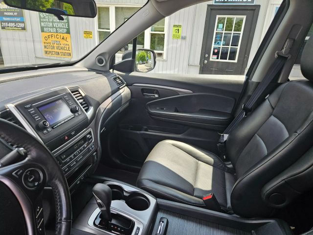 Vehicle image 63 of 77