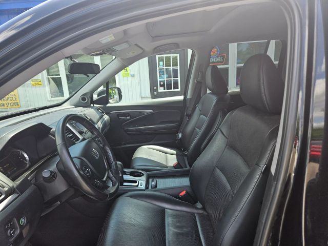 Vehicle image 39 of 77