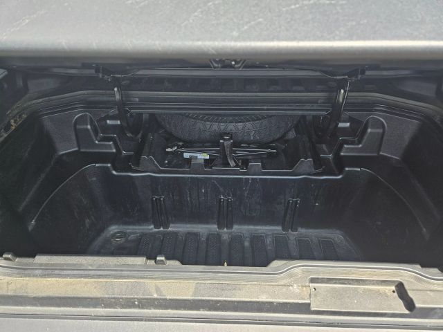 Vehicle image 29 of 77