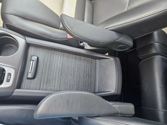Vehicle image 71 of 77