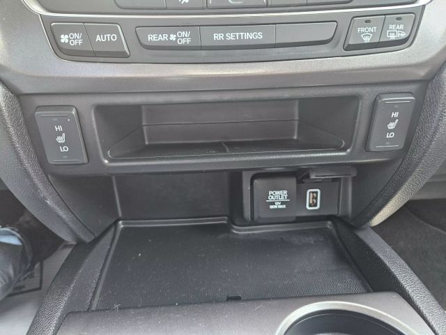 Vehicle image 31 of 77