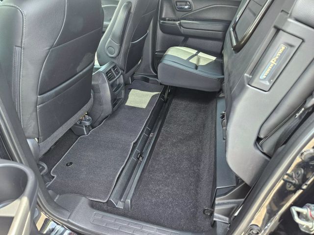 Vehicle image 59 of 77