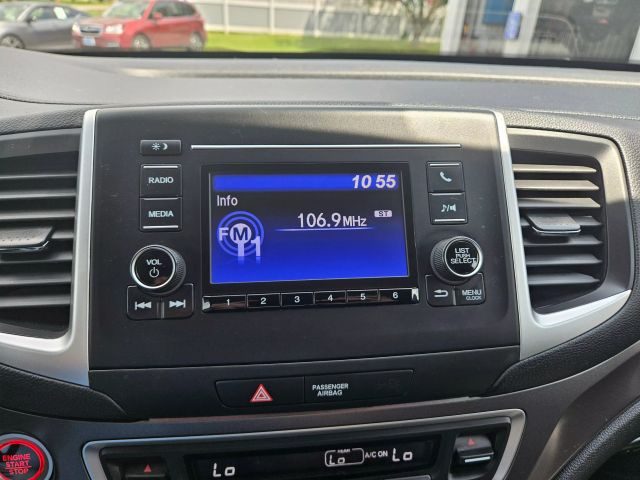 Vehicle image 49 of 77
