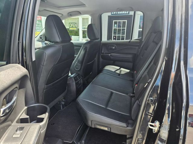 Vehicle image 35 of 77