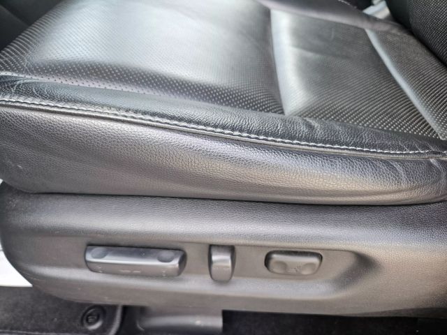 Vehicle image 70 of 77