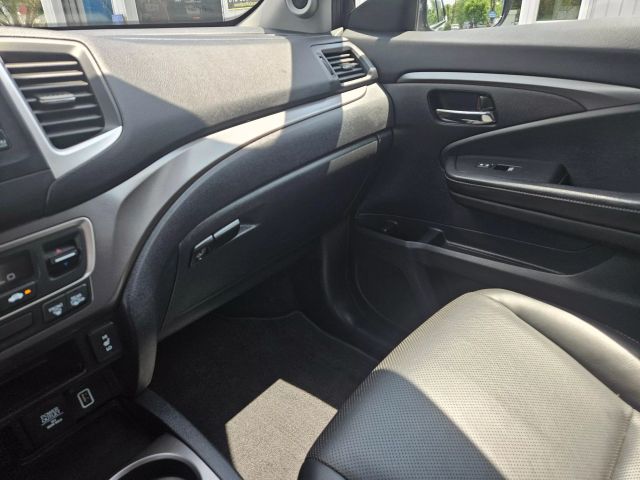 Vehicle image 43 of 77